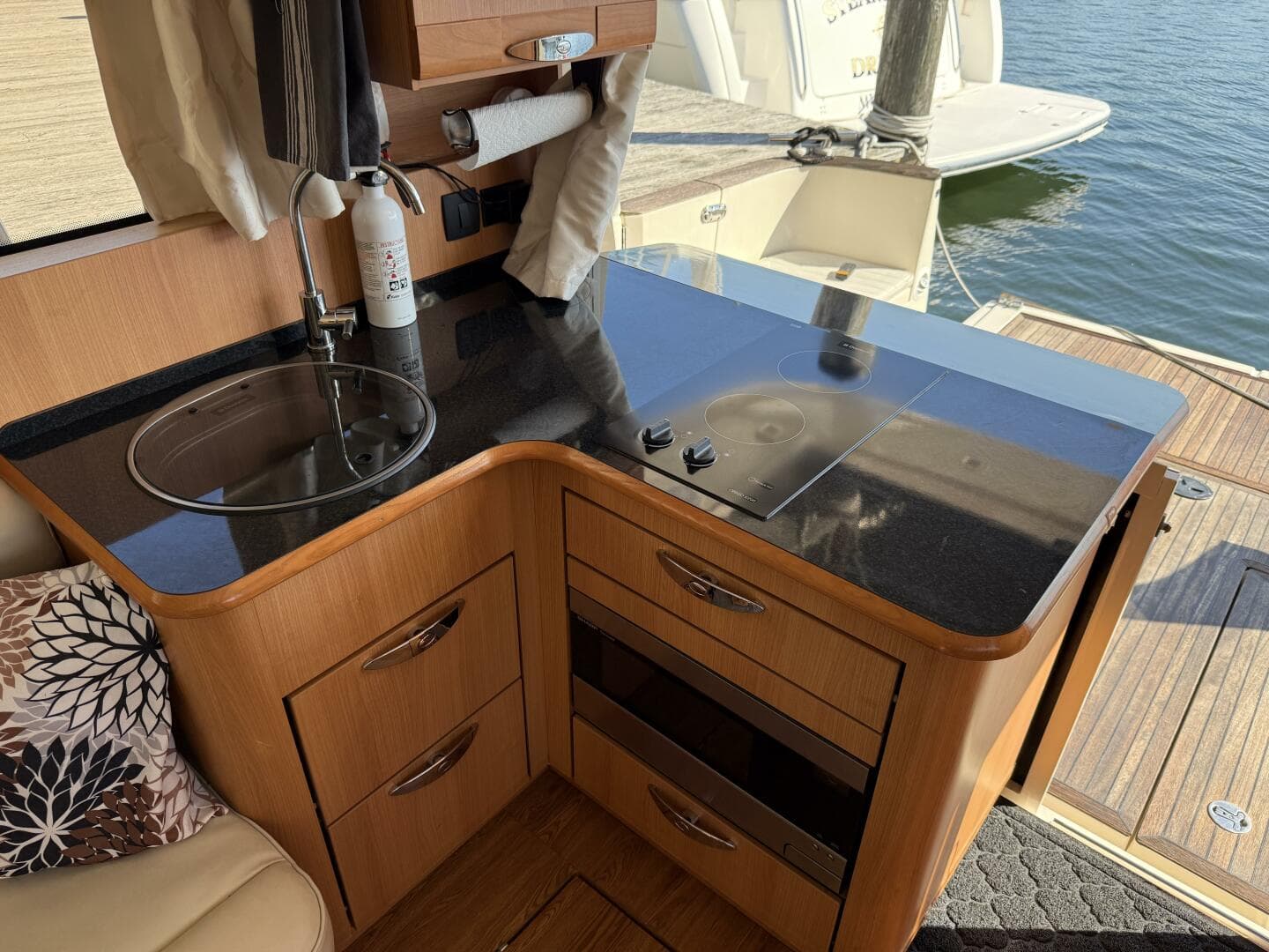 2013 Greenline 33 — photo 33