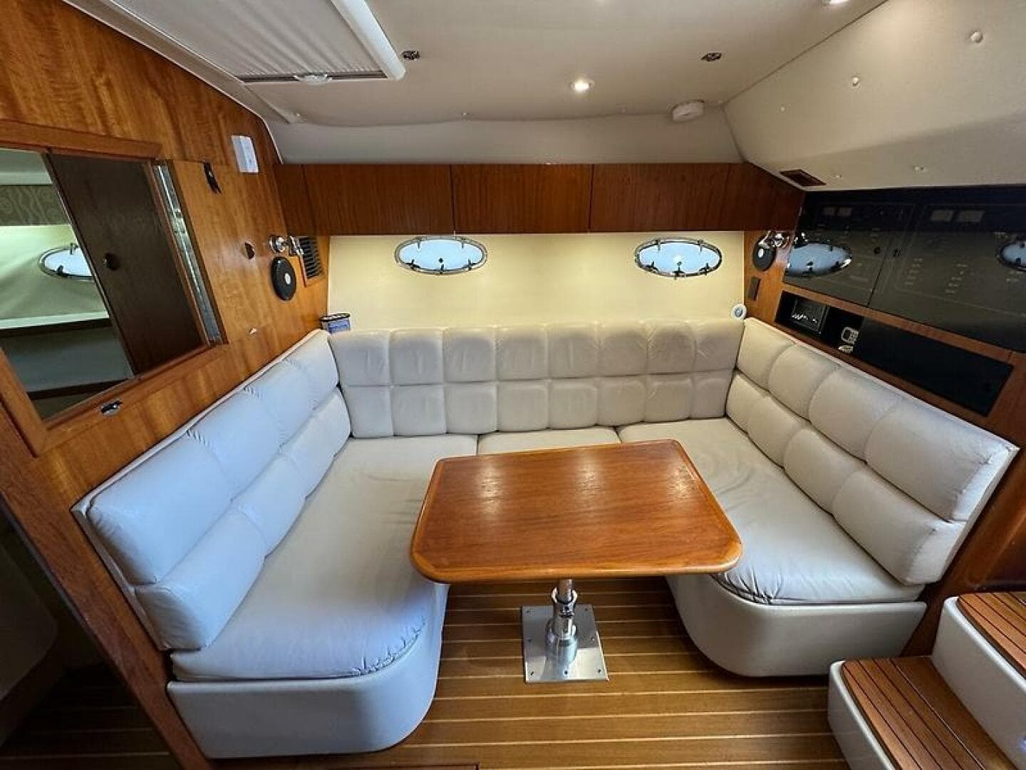 2000 Tiara Yachts 3500 Open — photo 25