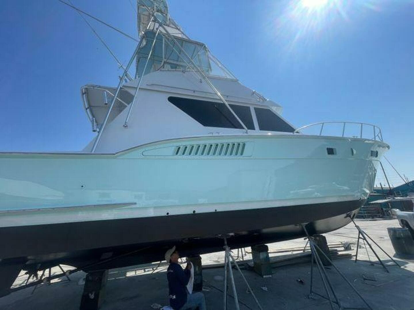 1990 Hatteras 45 Convertible — photo 5