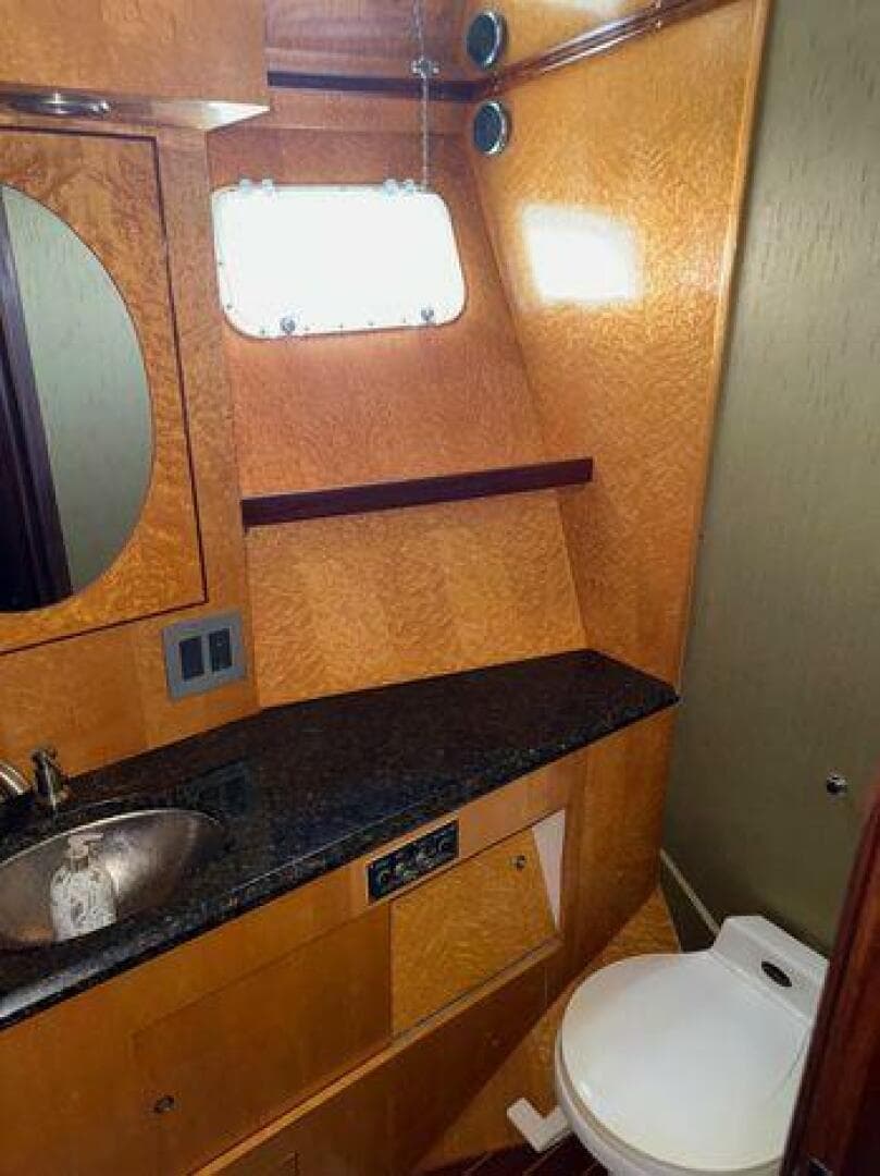 1990 Hatteras 45 Convertible — photo 23