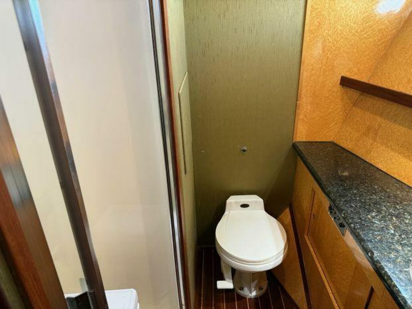 1990 Hatteras 45 Convertible — photo 16