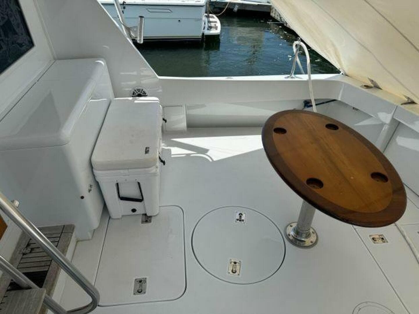1990 Hatteras 45 Convertible — photo 8