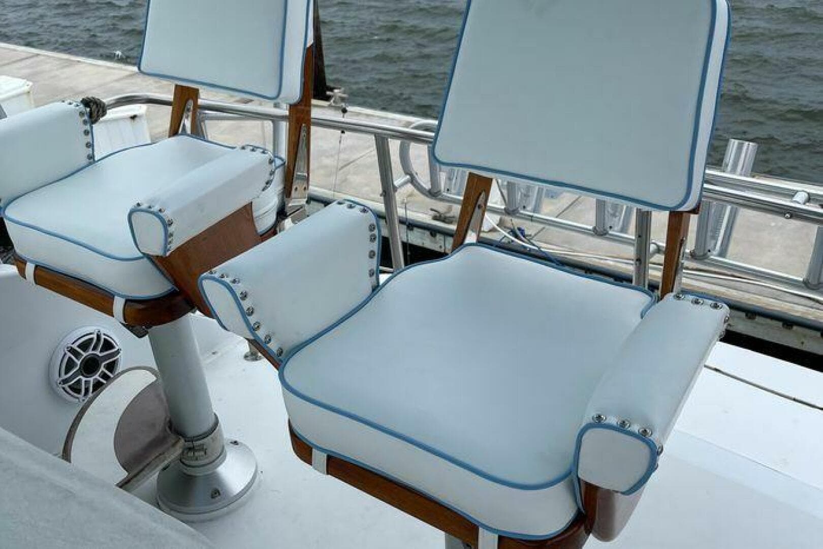 1990 Hatteras 45 Convertible — photo 22