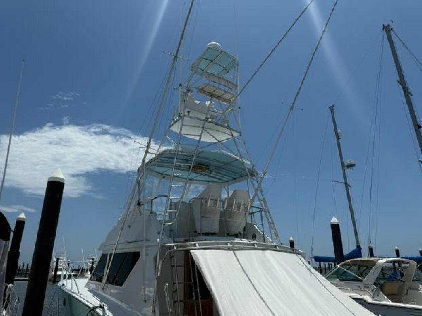 1990 Hatteras 45 Convertible — photo 4