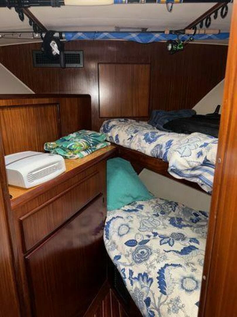 1990 Hatteras 45 Convertible — photo 15