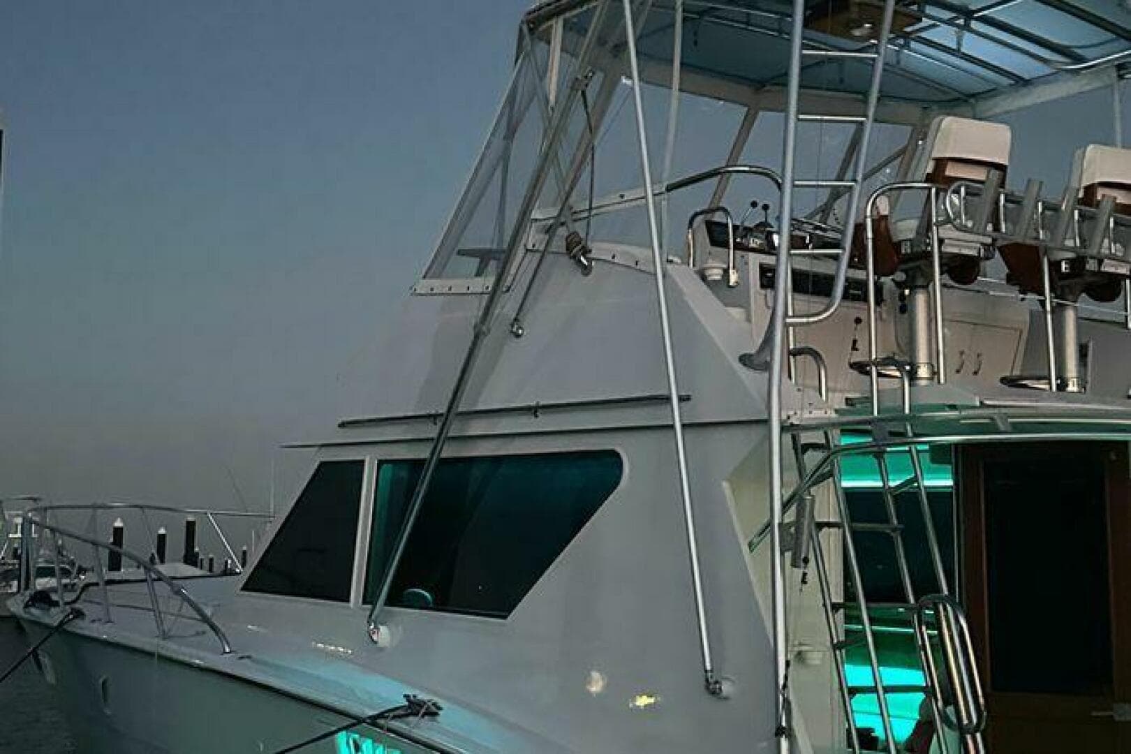 1990 Hatteras 45 Convertible — photo 19