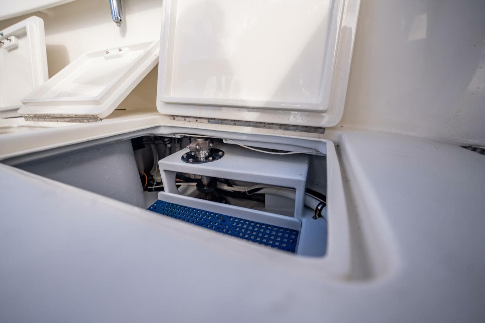 2003 Gamefisherman 34 Express — photo 52