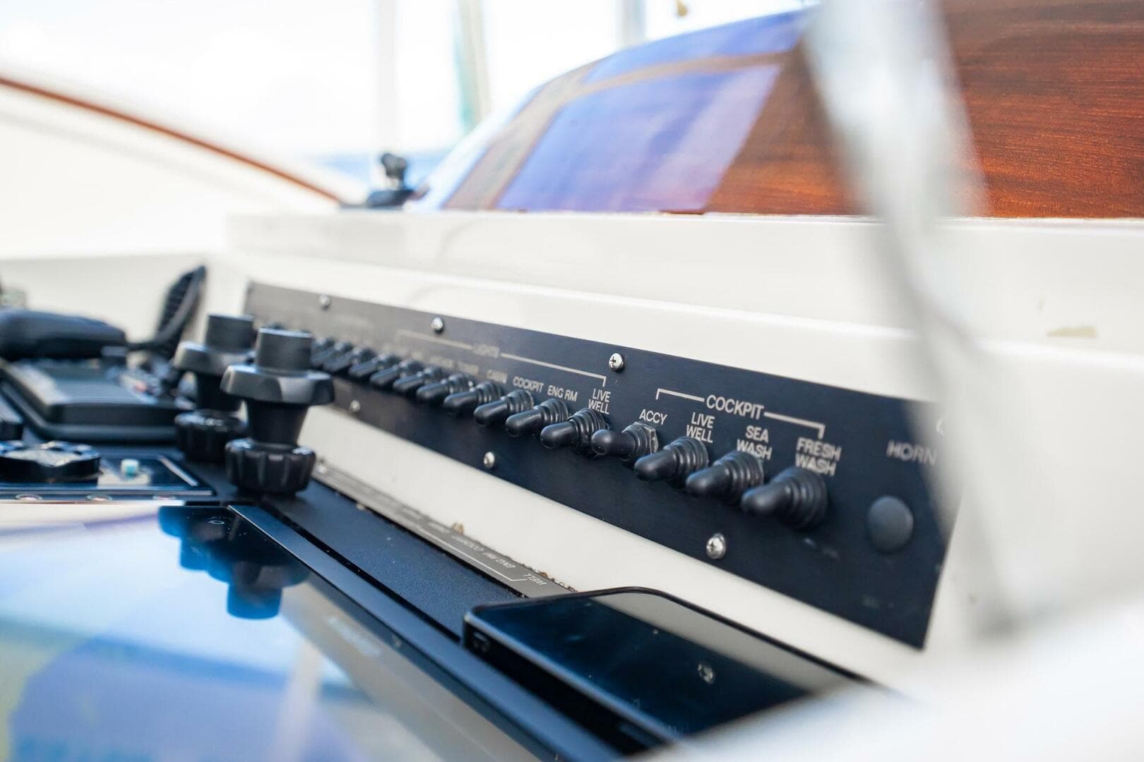 2003 Gamefisherman 34 Express — photo 32