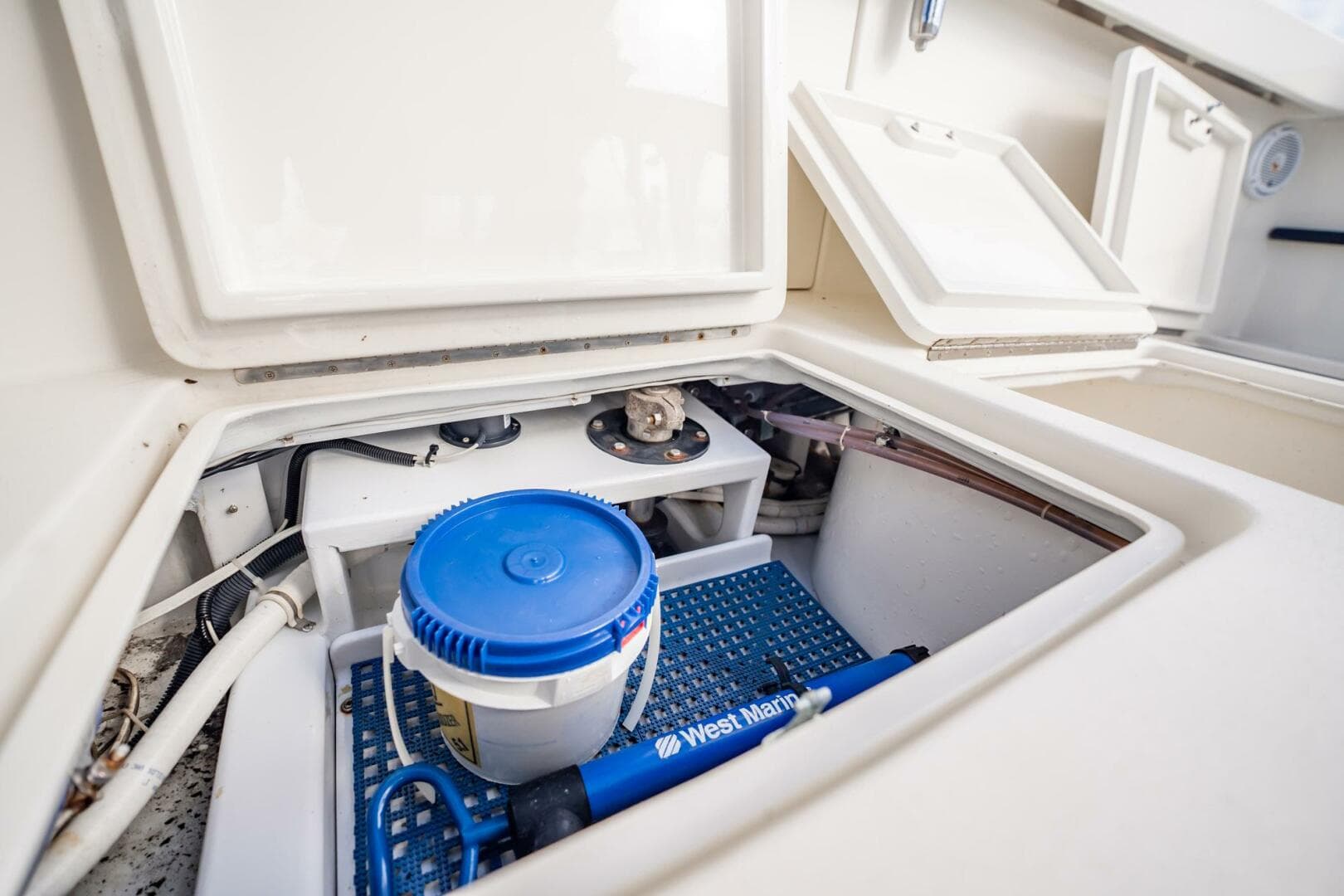 2003 Gamefisherman 34 Express — photo 51