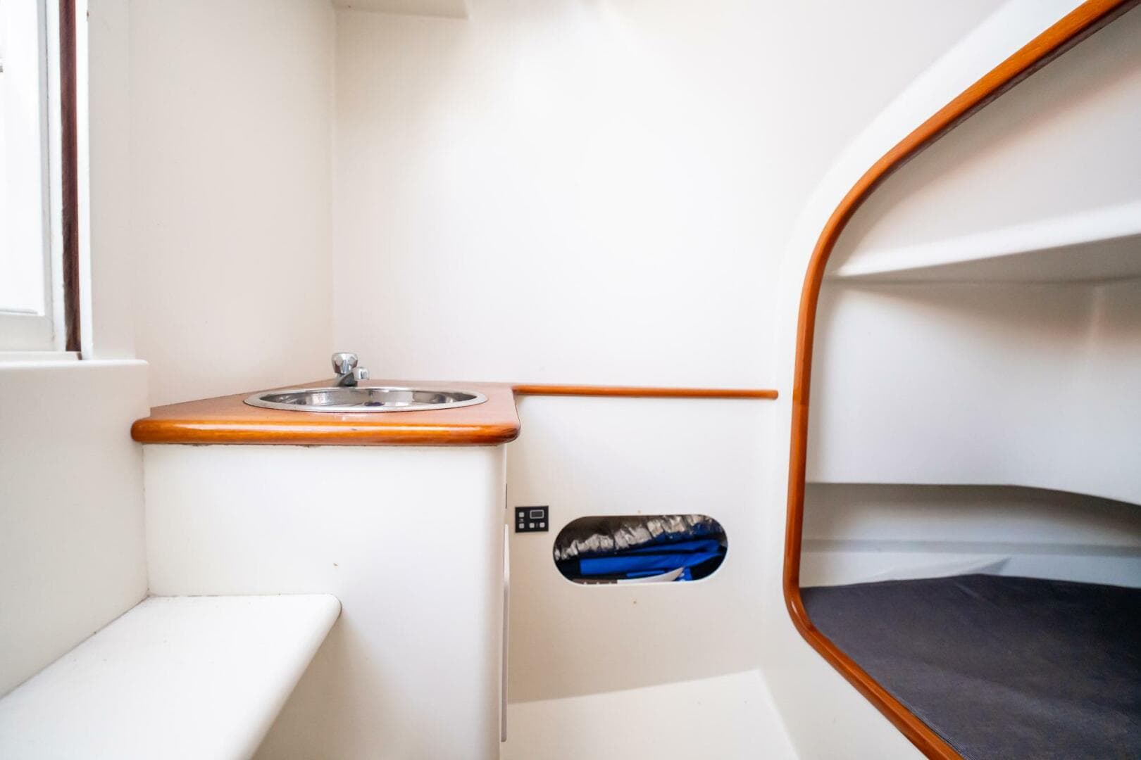 2003 Gamefisherman 34 Express — photo 11