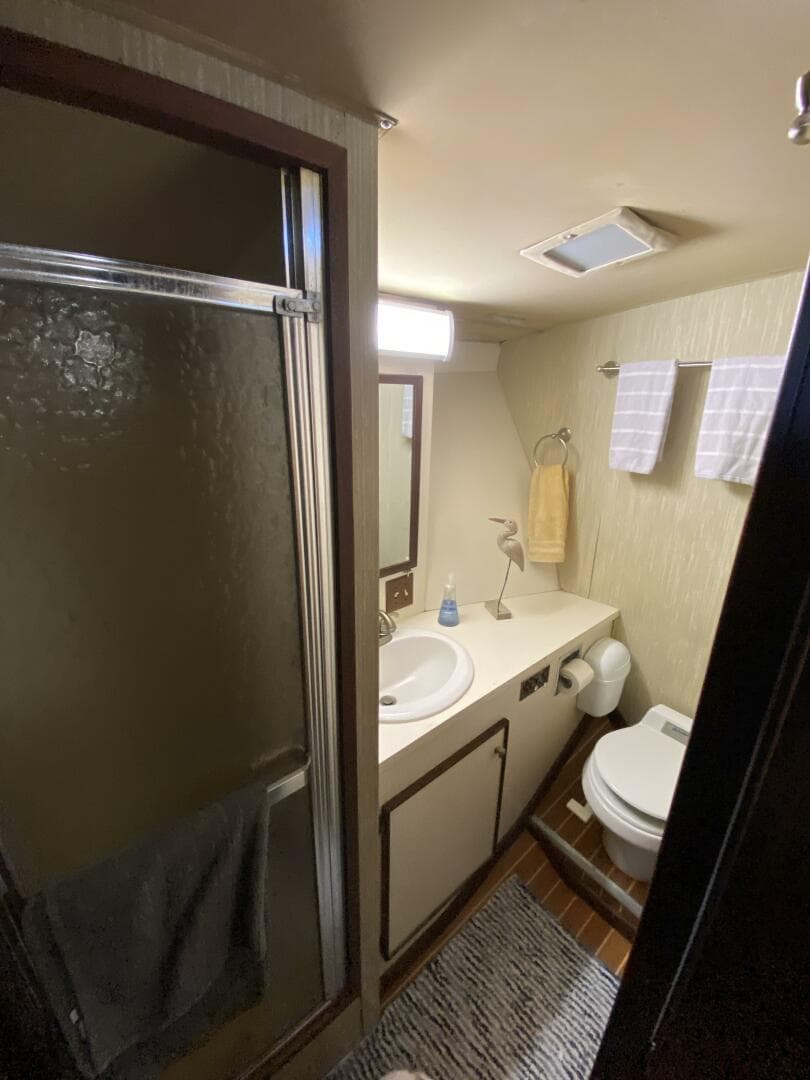 1986 Hatteras SF 52 — photo 17