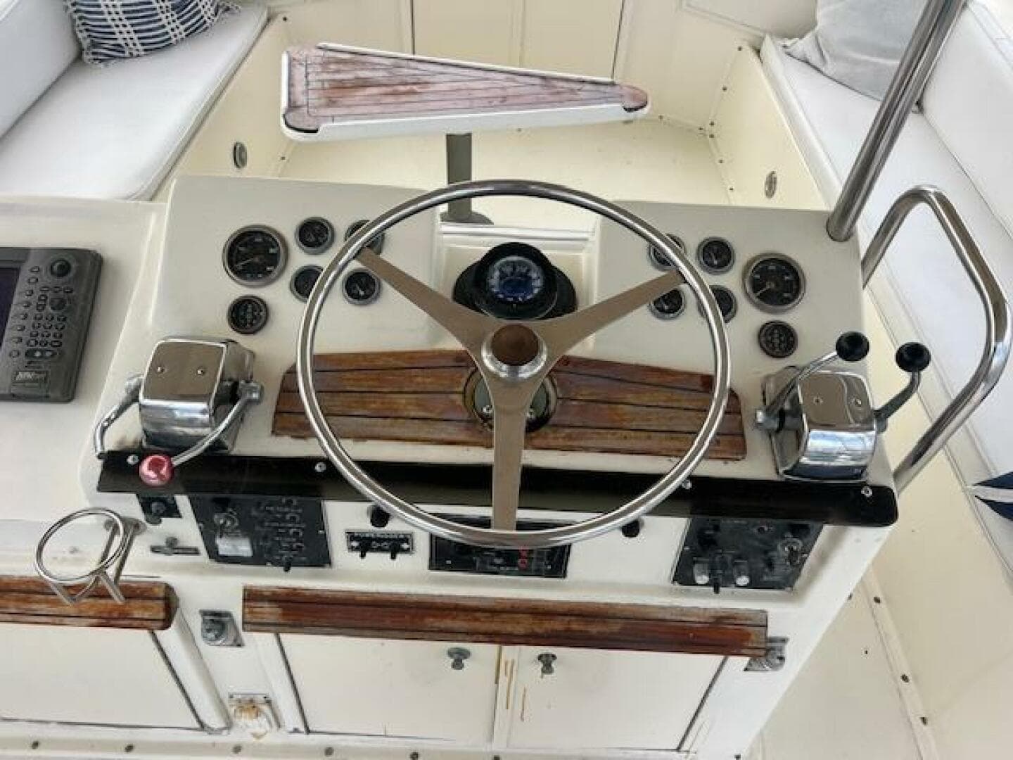 1986 Hatteras SF 52 — photo 20