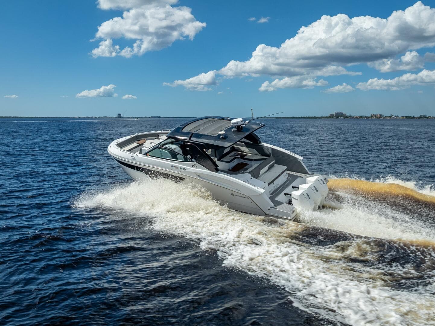 2022 Cruisers Yachts Gls OB — photo 6