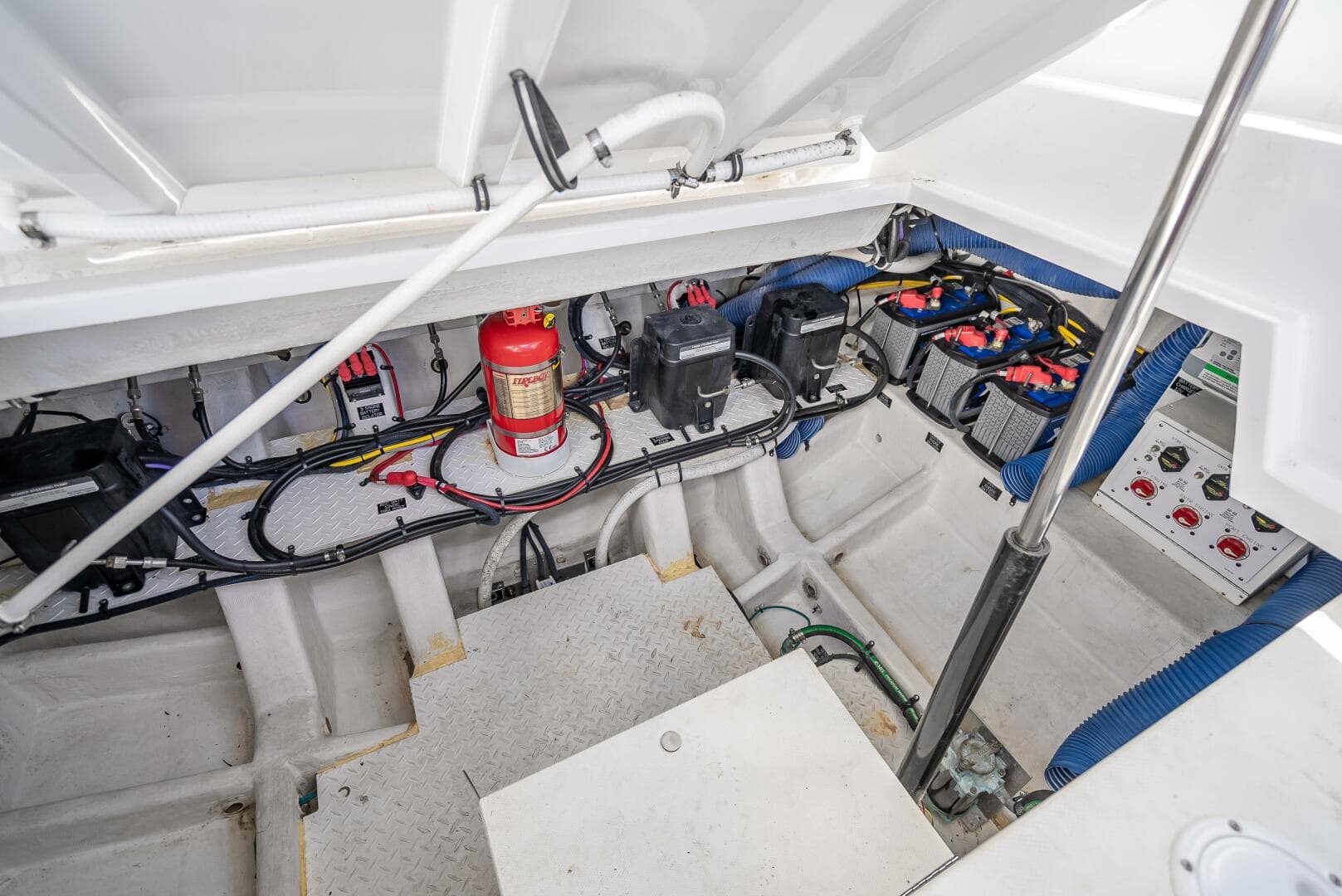 2022 Cruisers Yachts Gls OB — photo 17