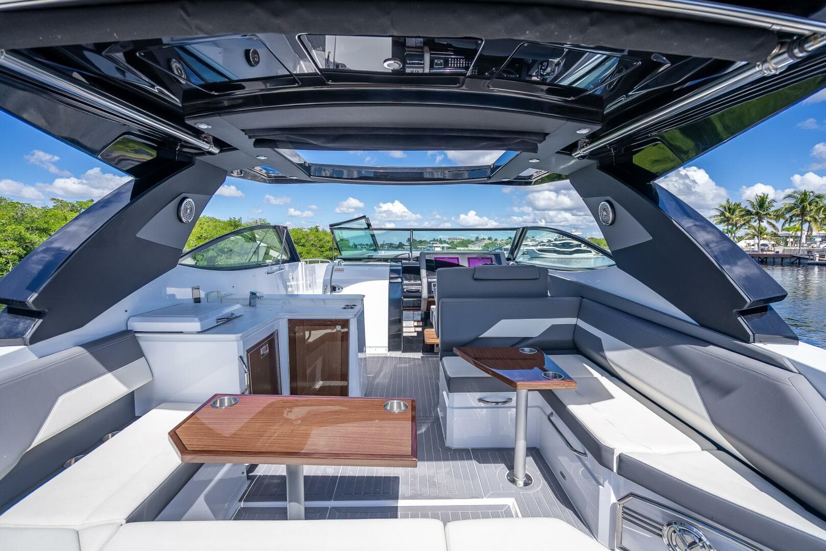 2022 Cruisers Yachts Gls OB — photo 23