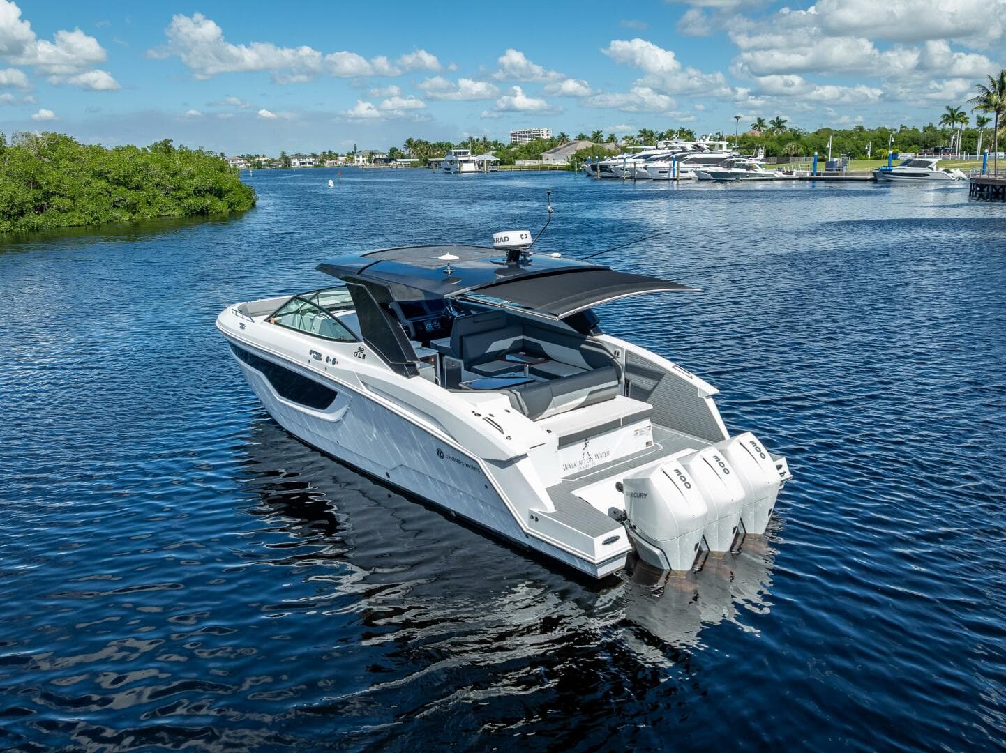 2022 Cruisers Yachts Gls OB — photo 2