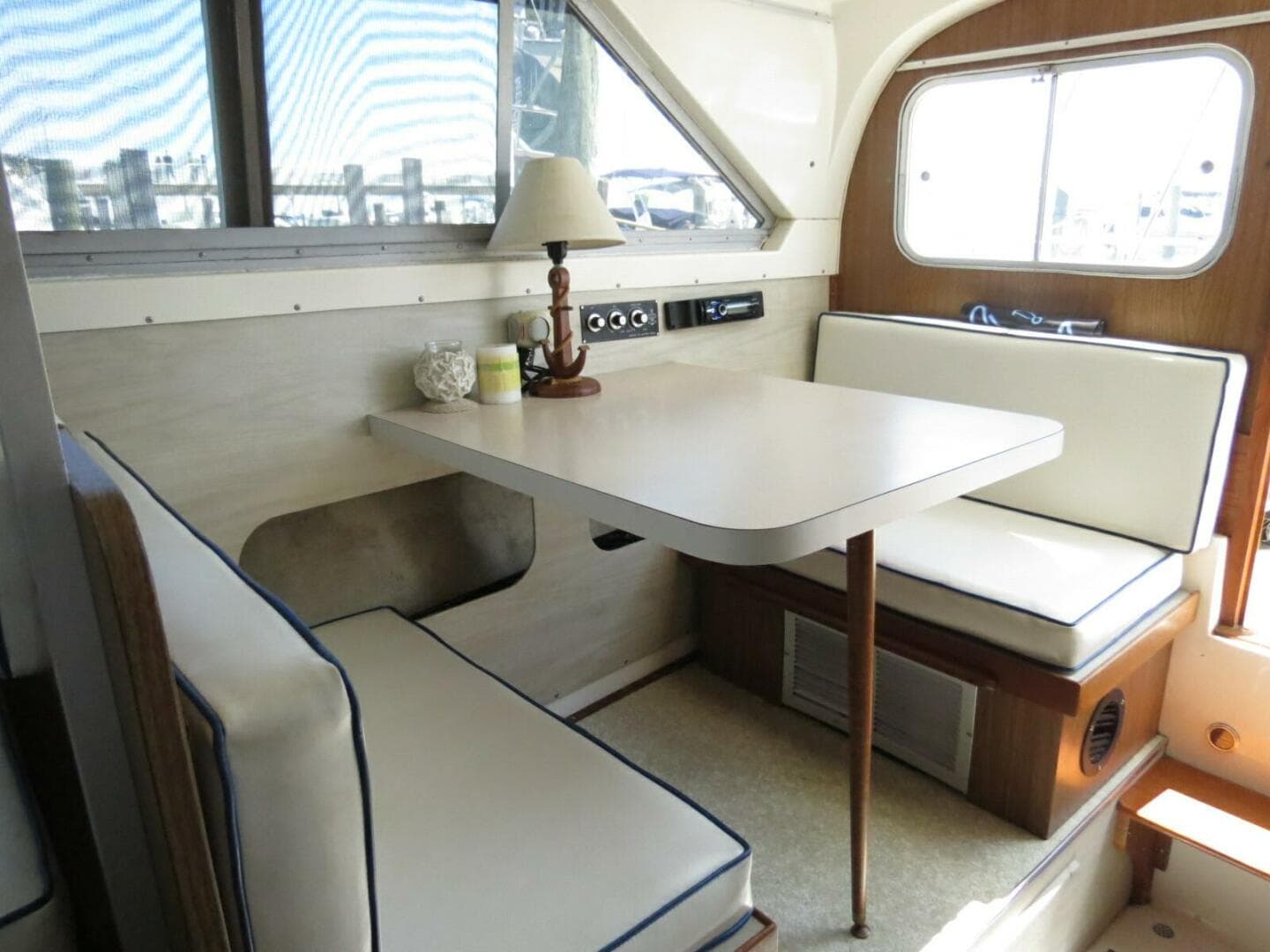 1978 Bertram 28 Flybridge Cruiser — photo 18