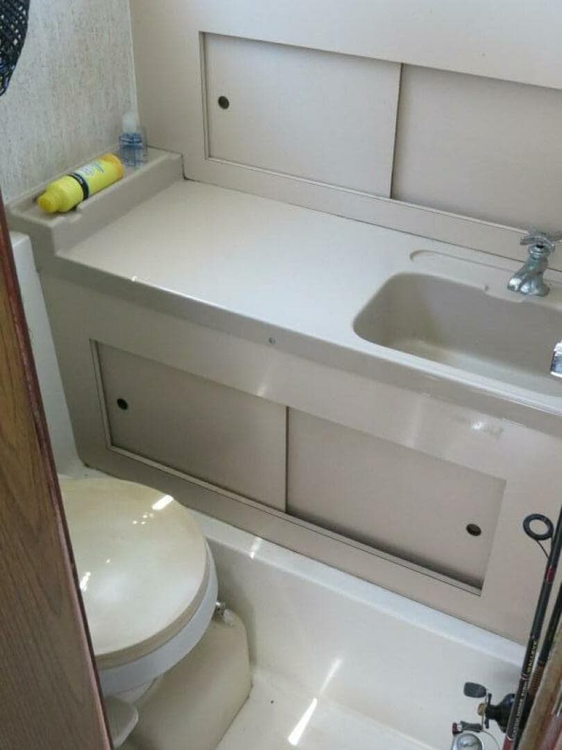 1978 Bertram 28 Flybridge Cruiser — photo 21