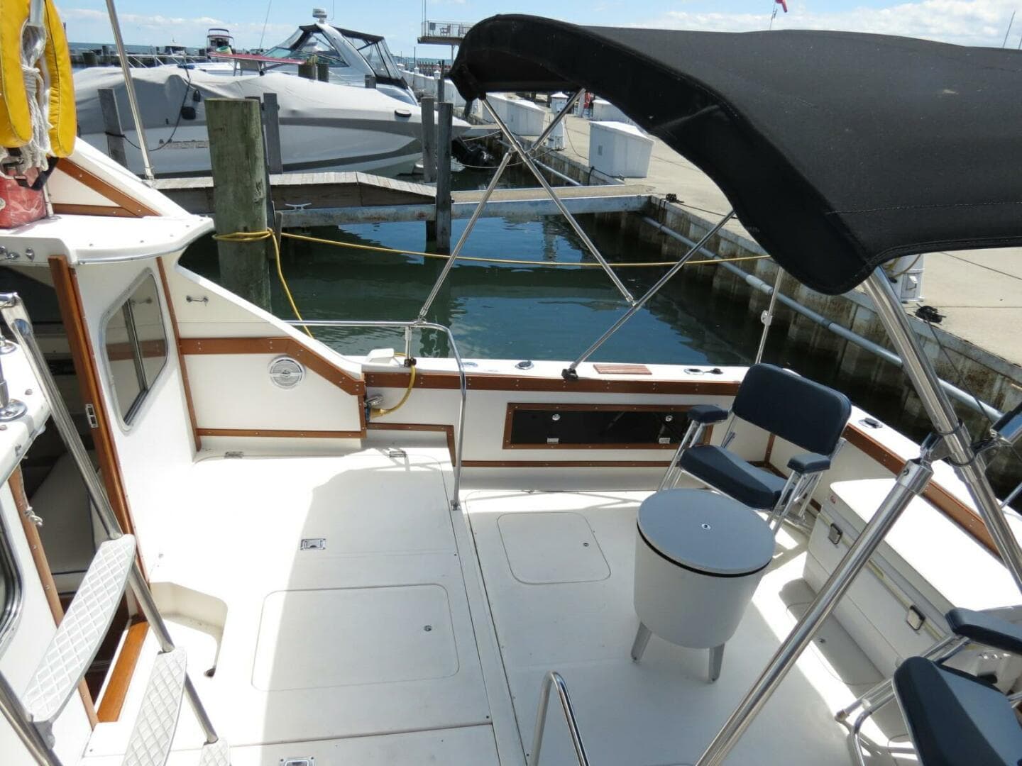 1978 Bertram 28 Flybridge Cruiser — photo 9