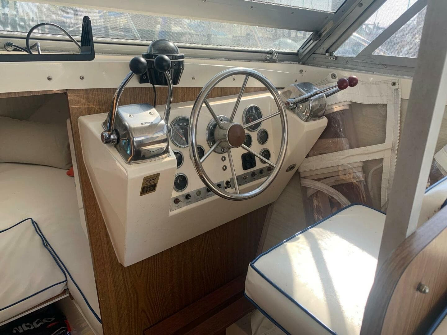 1978 Bertram 28 Flybridge Cruiser — photo 15