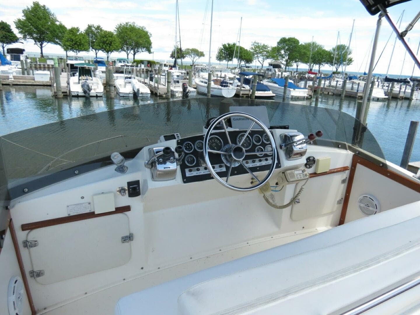 1978 Bertram 28 Flybridge Cruiser — photo 13