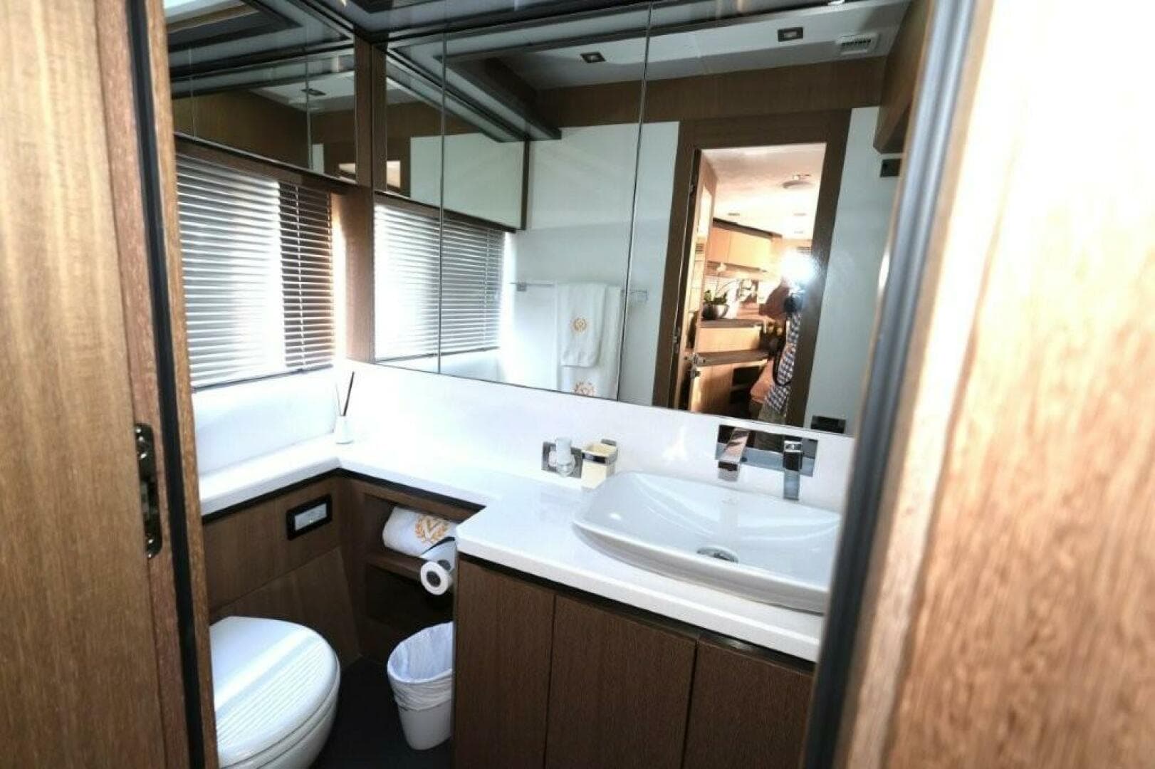 2019 Galeon 650 Sky — photo 42