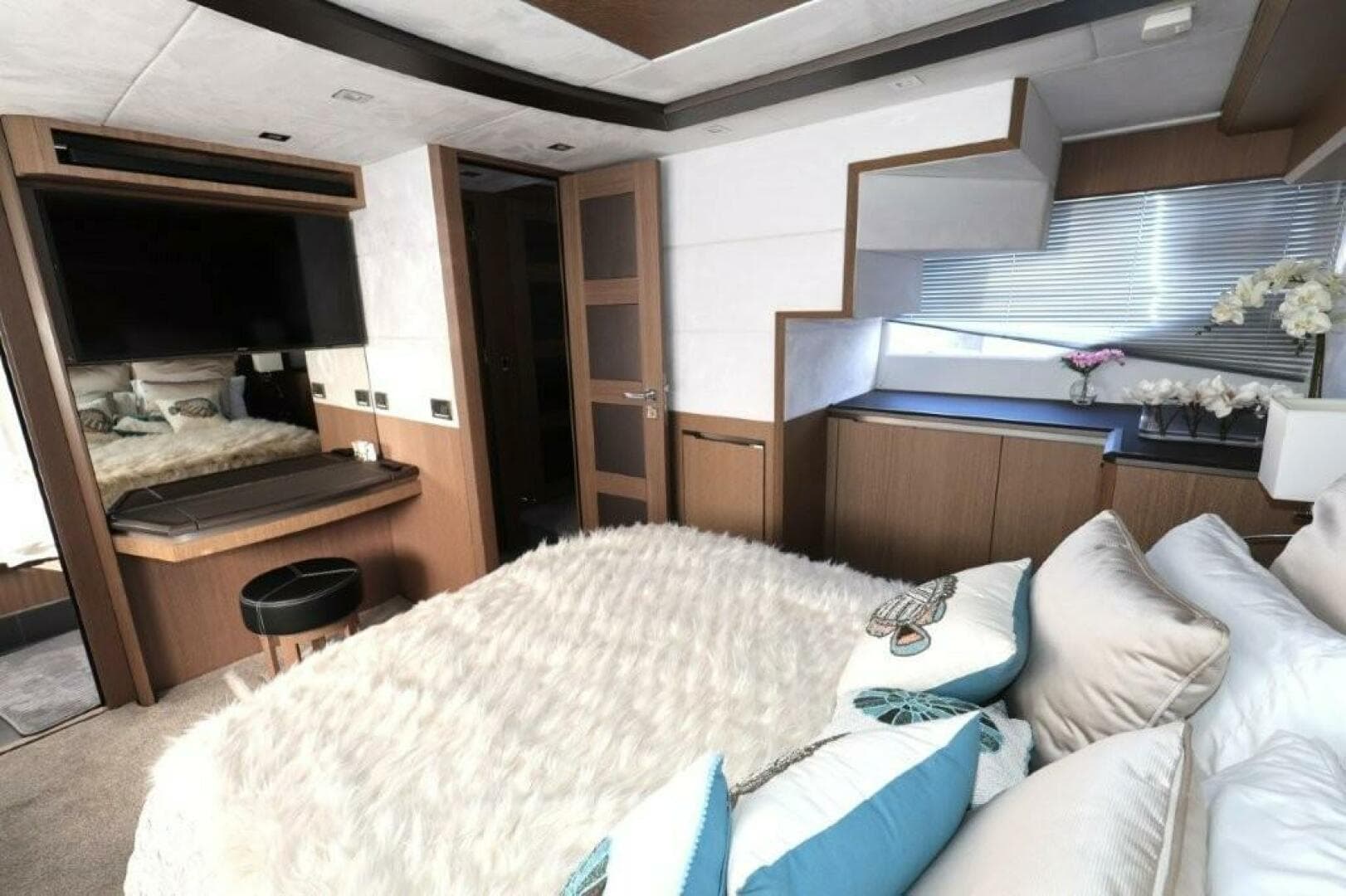 2019 Galeon 650 Sky — photo 53
