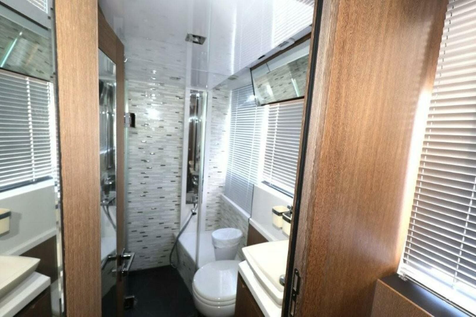 2019 Galeon 650 Sky — photo 46