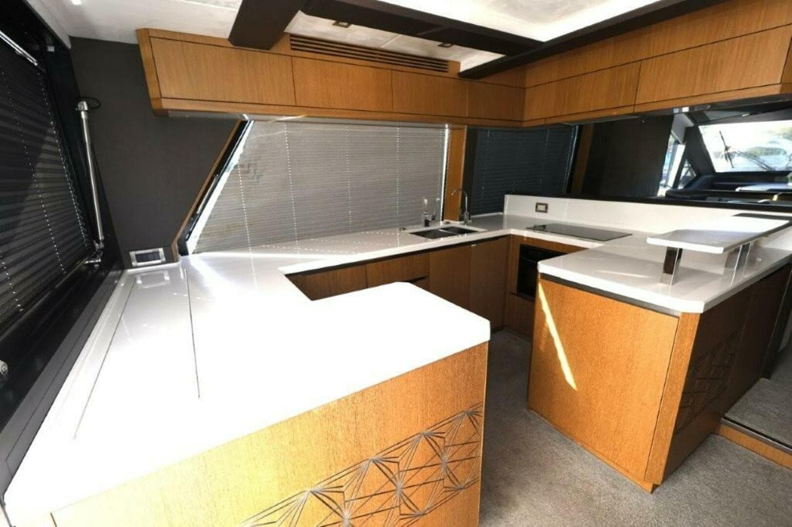 2019 Galeon 650 Sky — photo 27