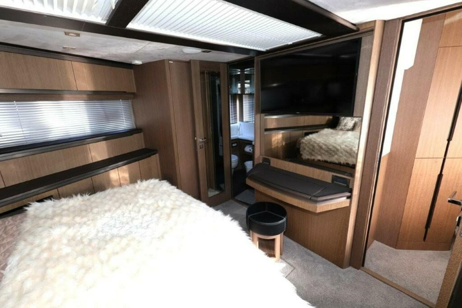 2019 Galeon 650 Sky — photo 41