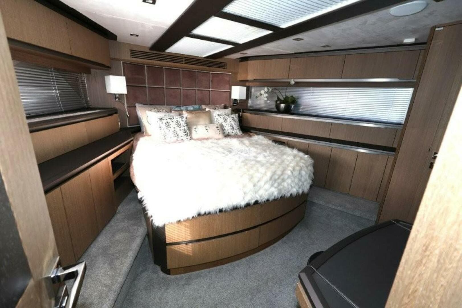 2019 Galeon 650 Sky — photo 38