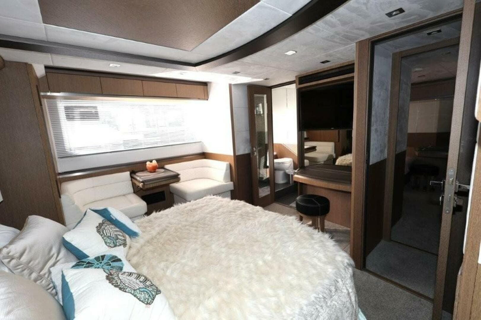 2019 Galeon 650 Sky — photo 59