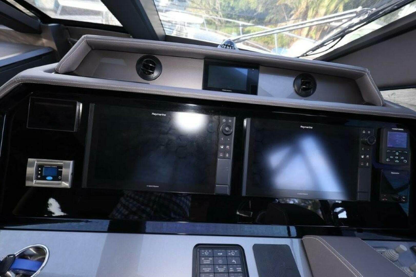 2019 Galeon 650 Sky — photo 35