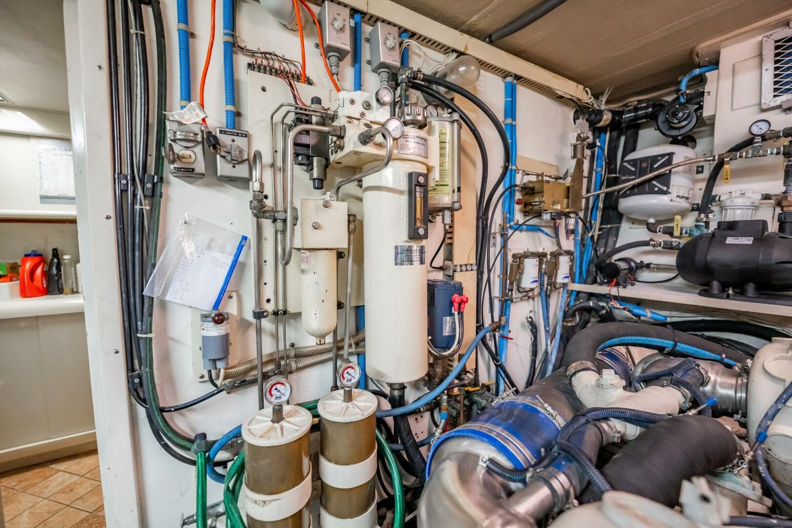 1989 Viking 63 — photo 33