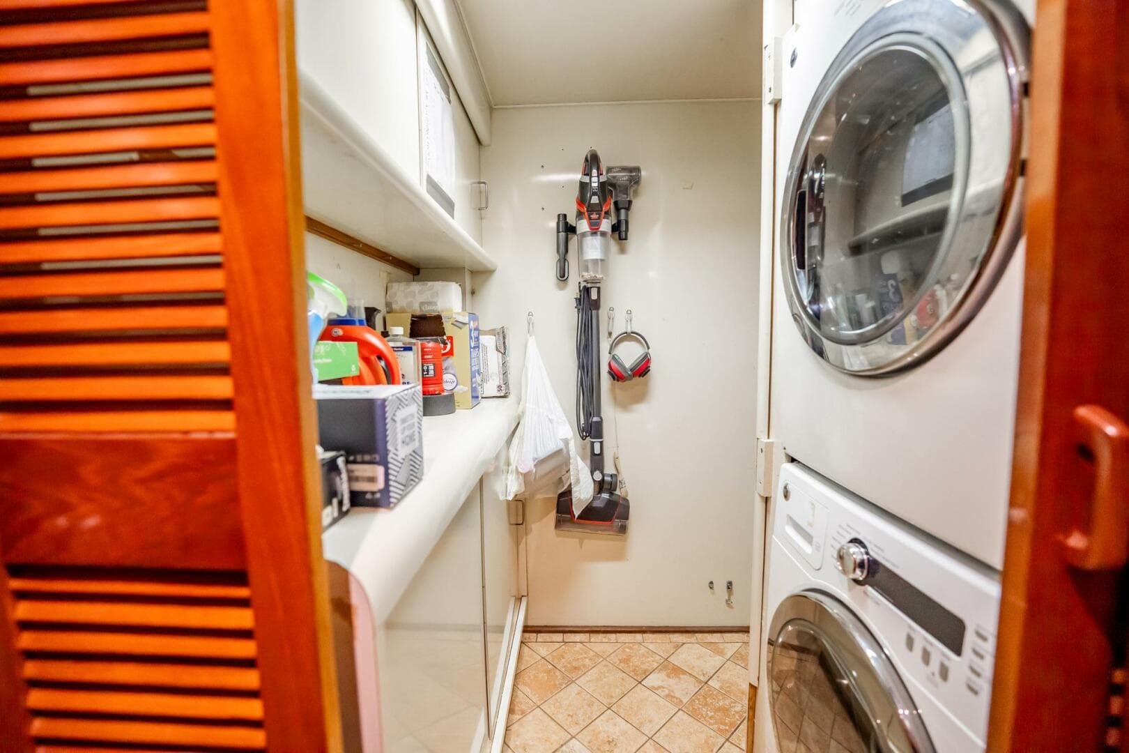 1989 Viking 63 — photo 31