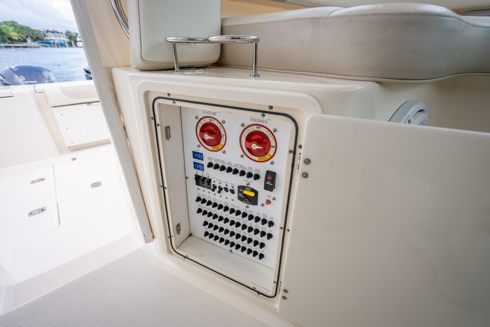 2011 Pursuit S345 Offshore — photo 56