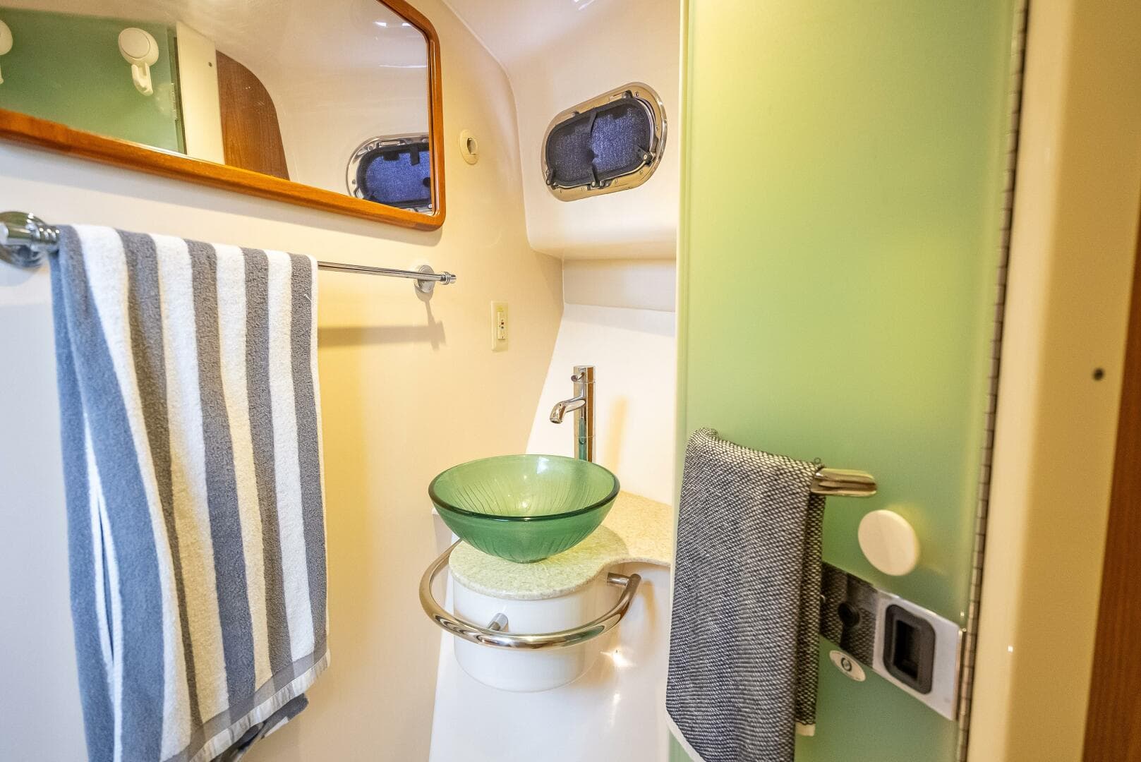 2011 Pursuit S345 Offshore — photo 65