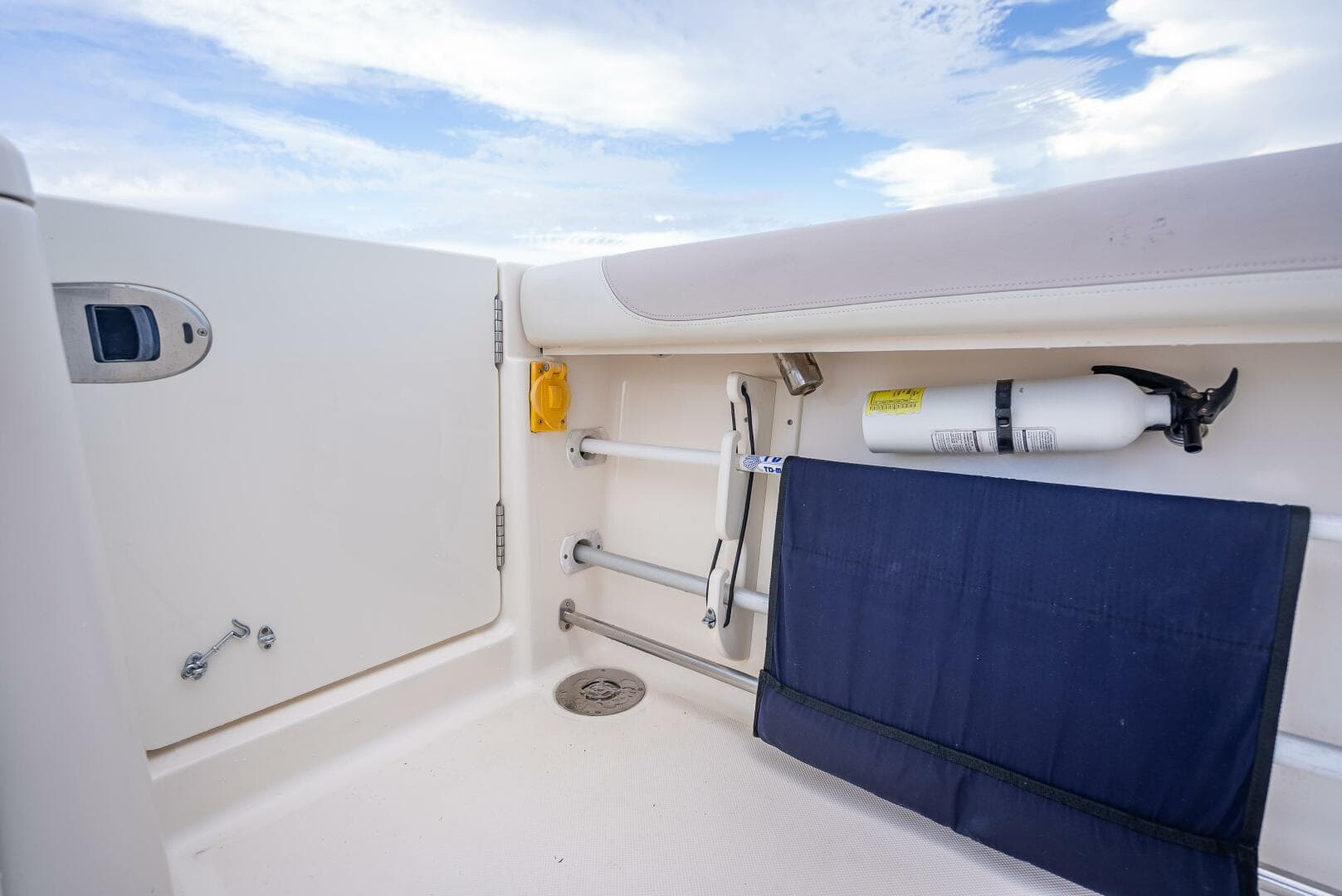 2011 Pursuit S345 Offshore — photo 40