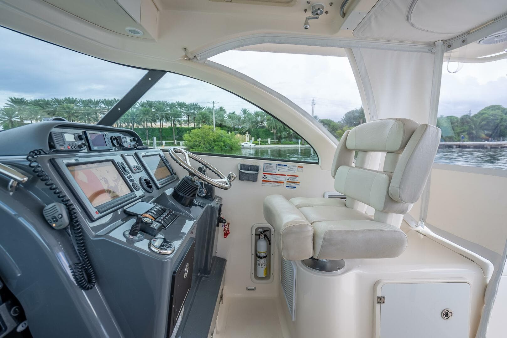 2011 Pursuit S345 Offshore — photo 54