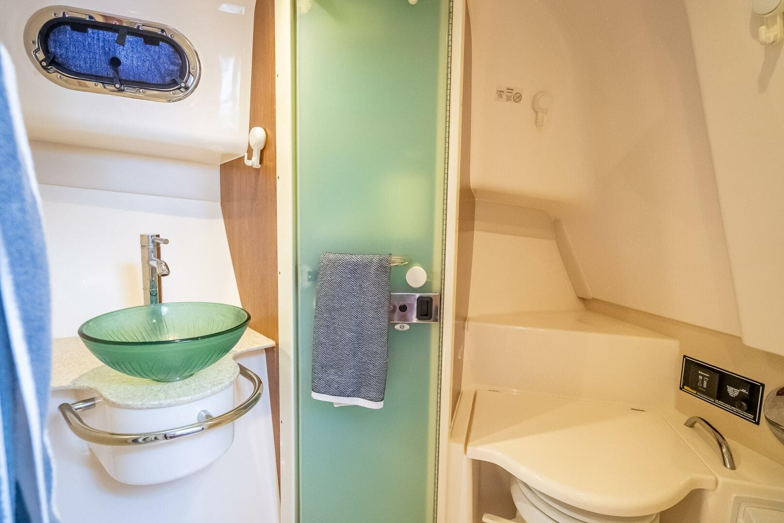 2011 Pursuit S345 Offshore — photo 67