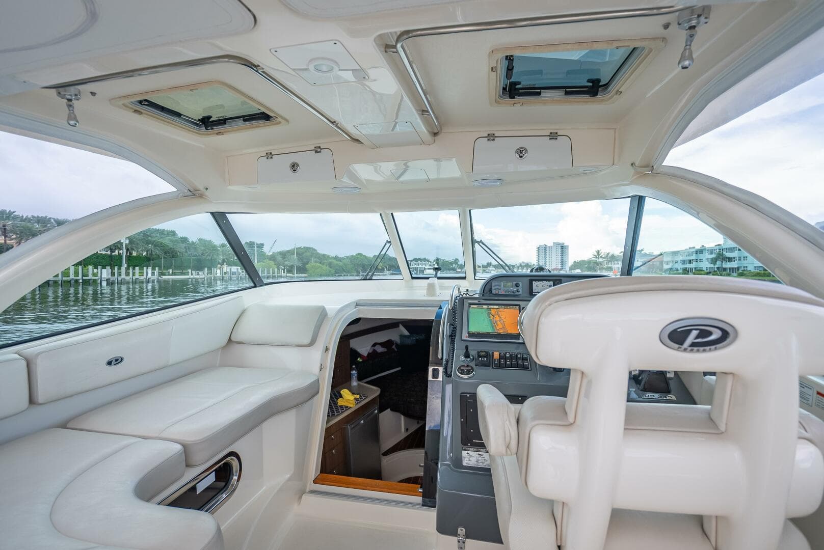 2011 Pursuit S345 Offshore — photo 63