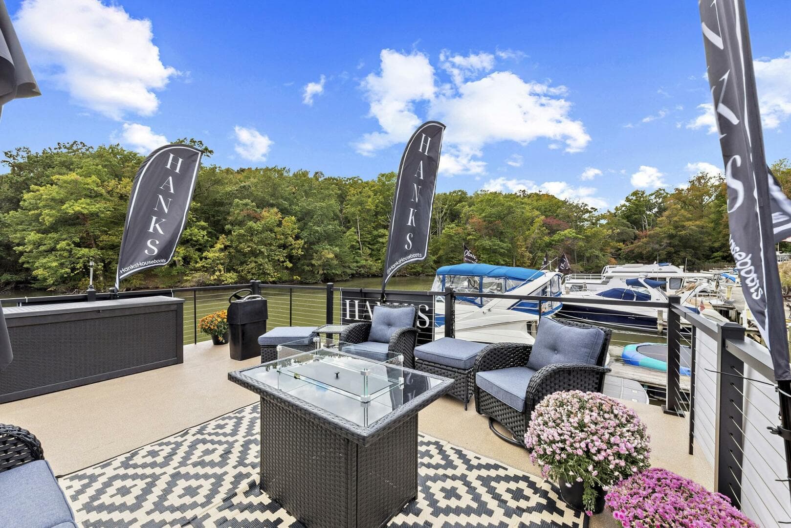 2026 Custom Hanks 26 Houseboat — photo 14