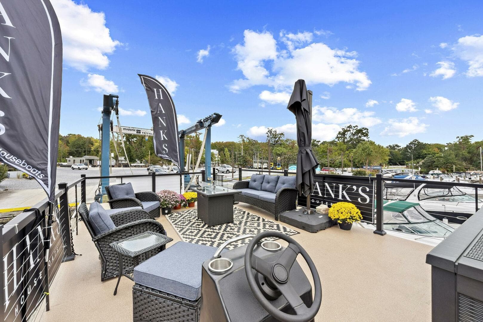 2026 Custom Hanks 26 Houseboat — photo 13