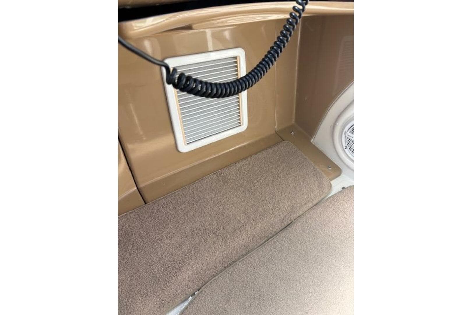 2004 Carver 466 — photo 20