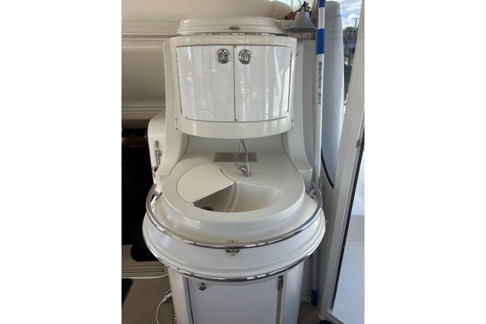 2004 Carver 466 — photo 8