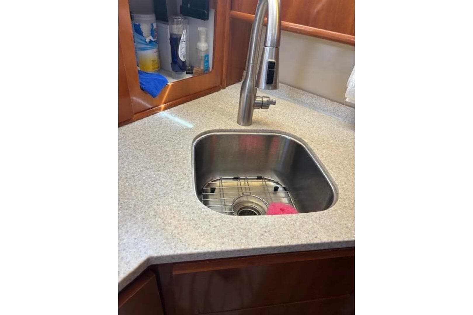 2004 Carver 466 — photo 58