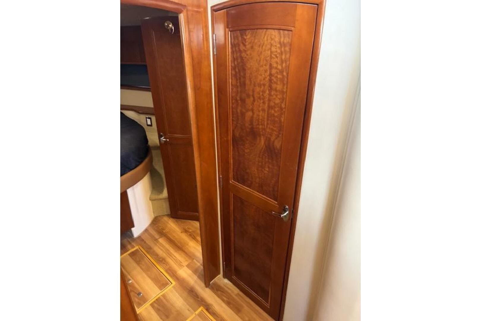 2004 Carver 466 — photo 64