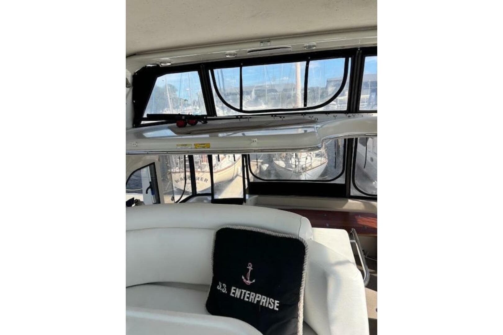 2004 Carver 466 — photo 23