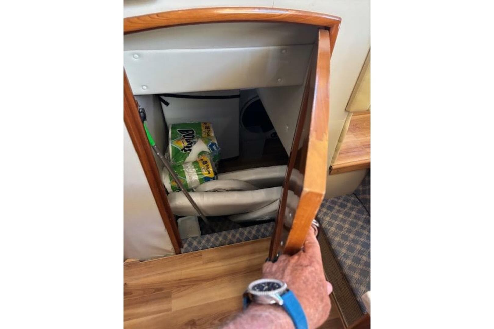 2004 Carver 466 — photo 63