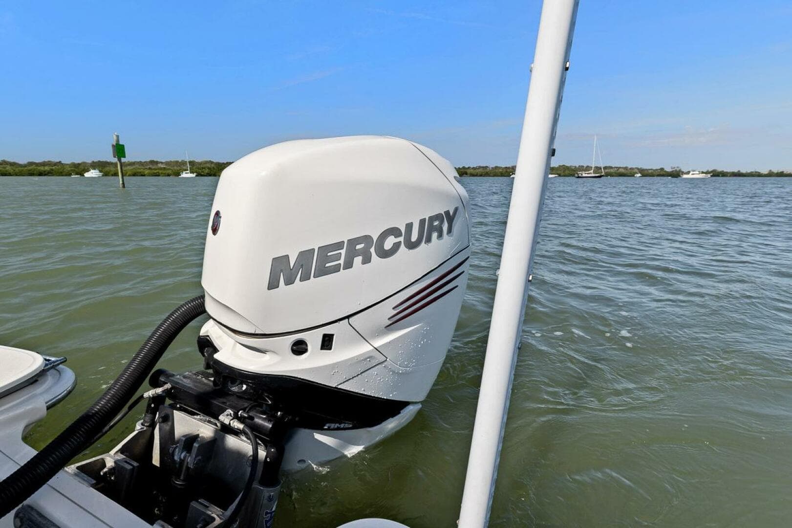 2016 Boston Whaler 210 Dauntless — photo 6